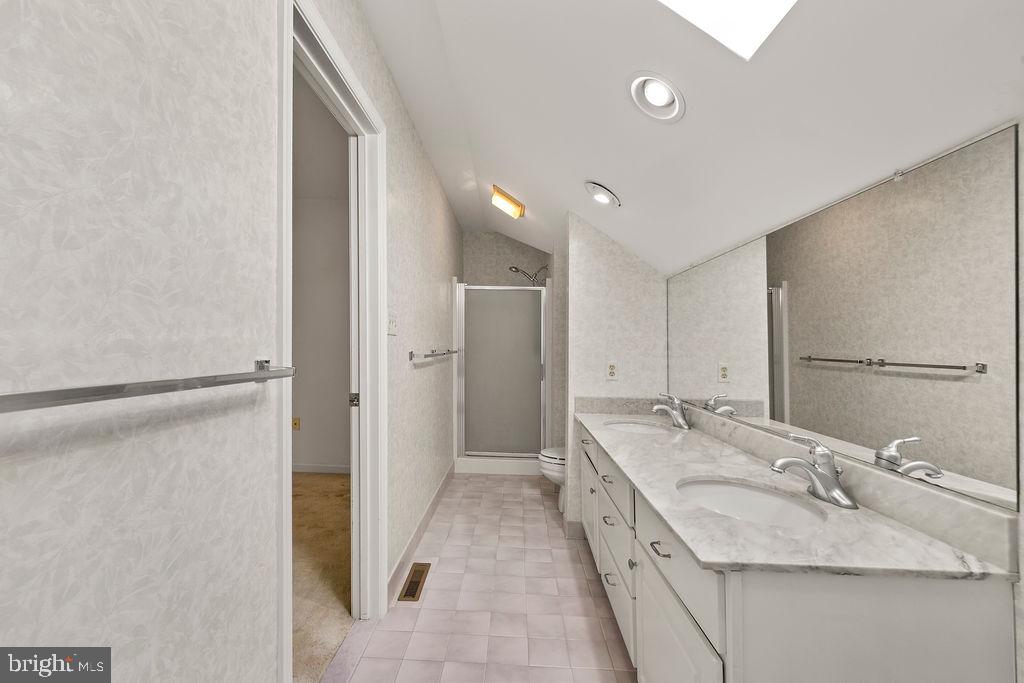 FARMS OF RND TOP - Residential