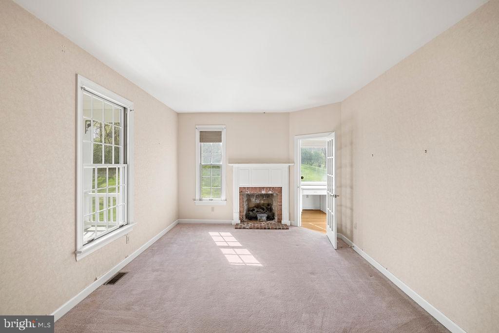 FARMS OF RND TOP - Residential