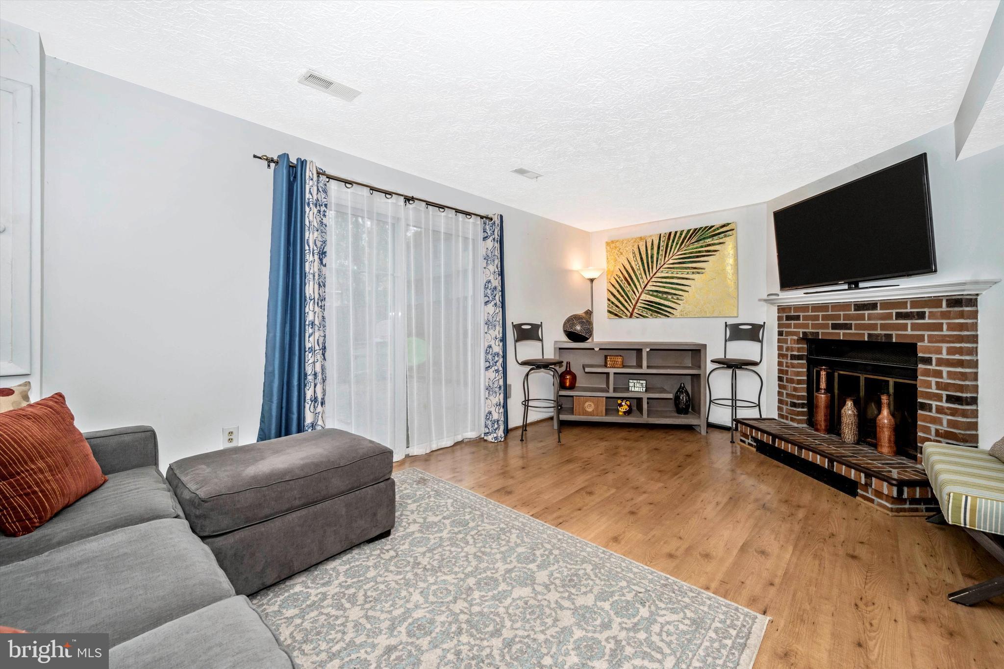 GUNNERS LAKE VILLAGE - Residential