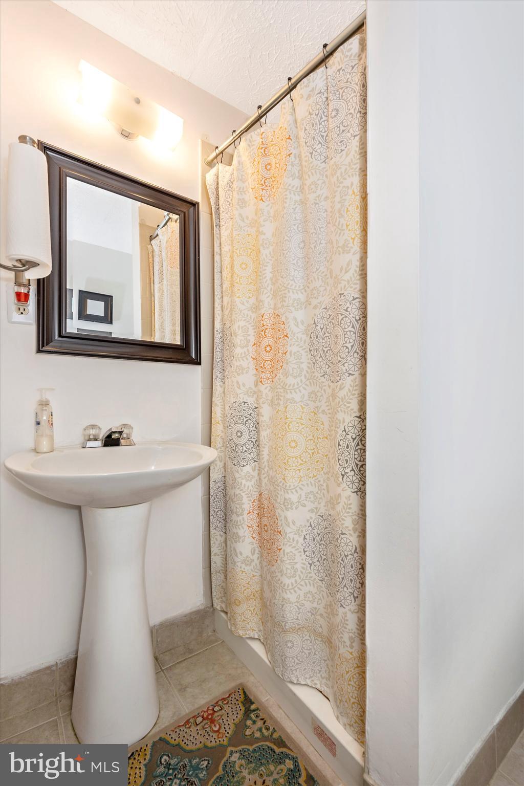 GUNNERS LAKE VILLAGE - Residential