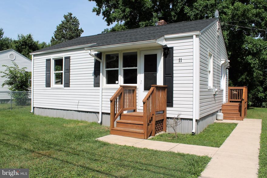 Updated 3BR Detached home in Swan Meadows. Features spacious MBR with full BA & walk-in closet. Large second & third BRs. Bright kitchen with lots of counter space, eat-in area & walk out to side yard. New carpet & professionally painted throughout. New electric H/W tank. Laundry closet with Washer/Dryer hook-up. Move in ready home! Schedule your showing today. This one won't last.