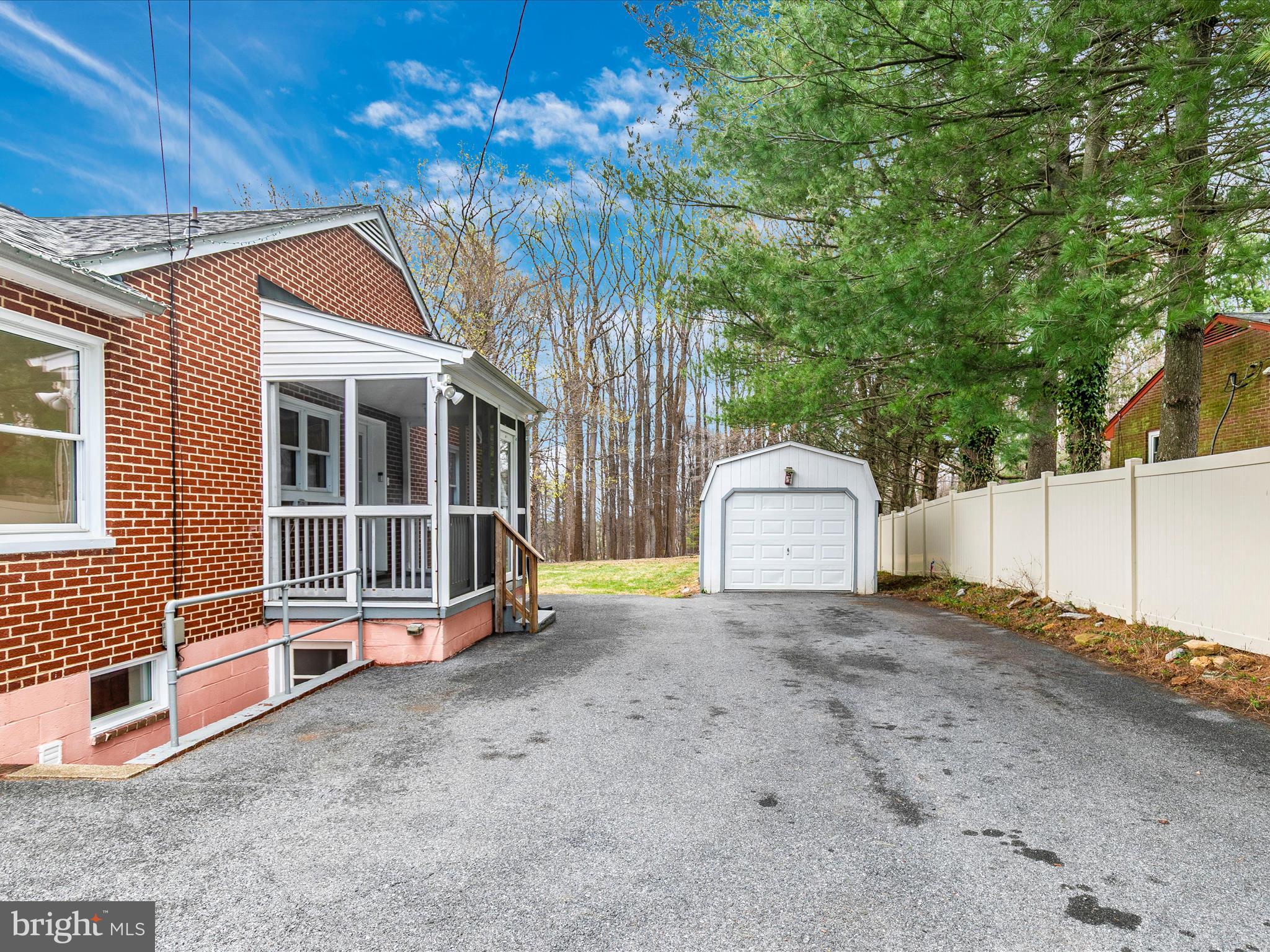 YELLOW SPRINGS - Residential