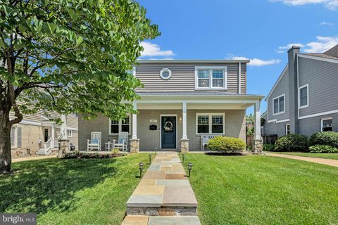 Photo of 4407 Brookfield Drive, Kensington, MD 20895 (MLS # MDMC2134182) Photo of 4407 Brookfield Drive, Kensington, MD 20895 (MLS # MDMC2134182)