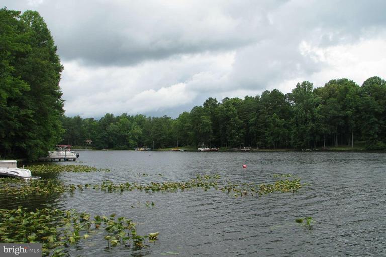 LAKE CAROLINE - Land
