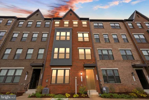 43361 Radford Divide Terrace, Ashburn, VA MLS: VALO2092280