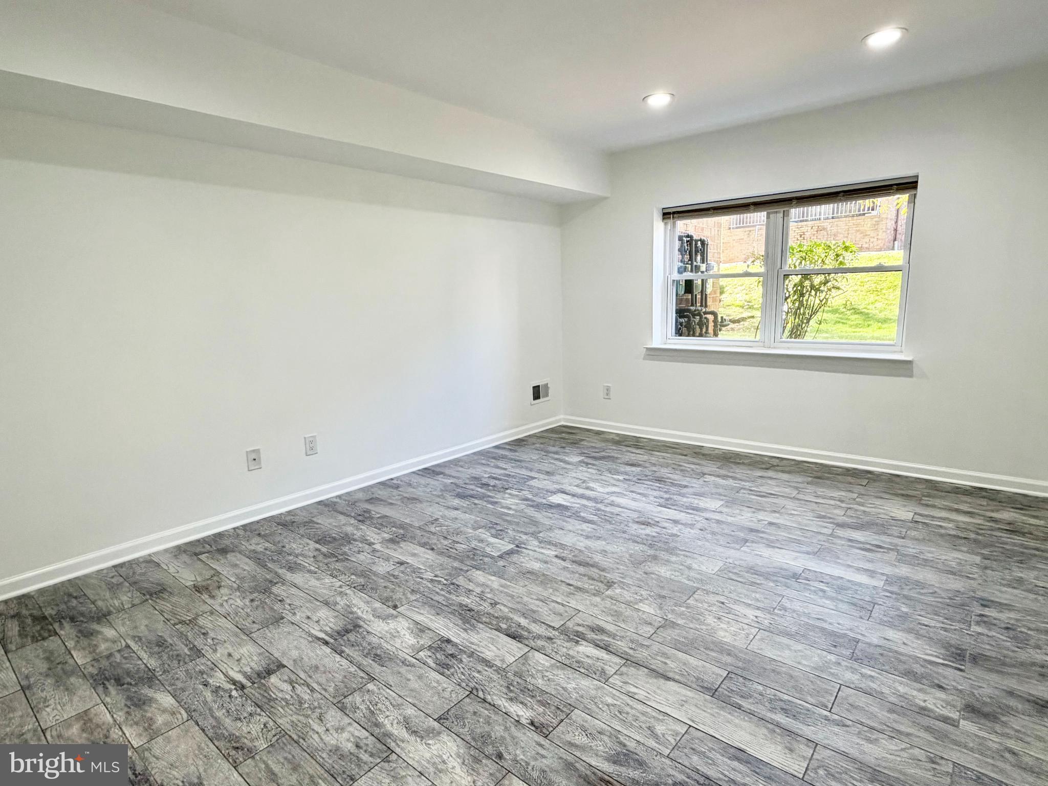 615 SHARON GARDEN COURT