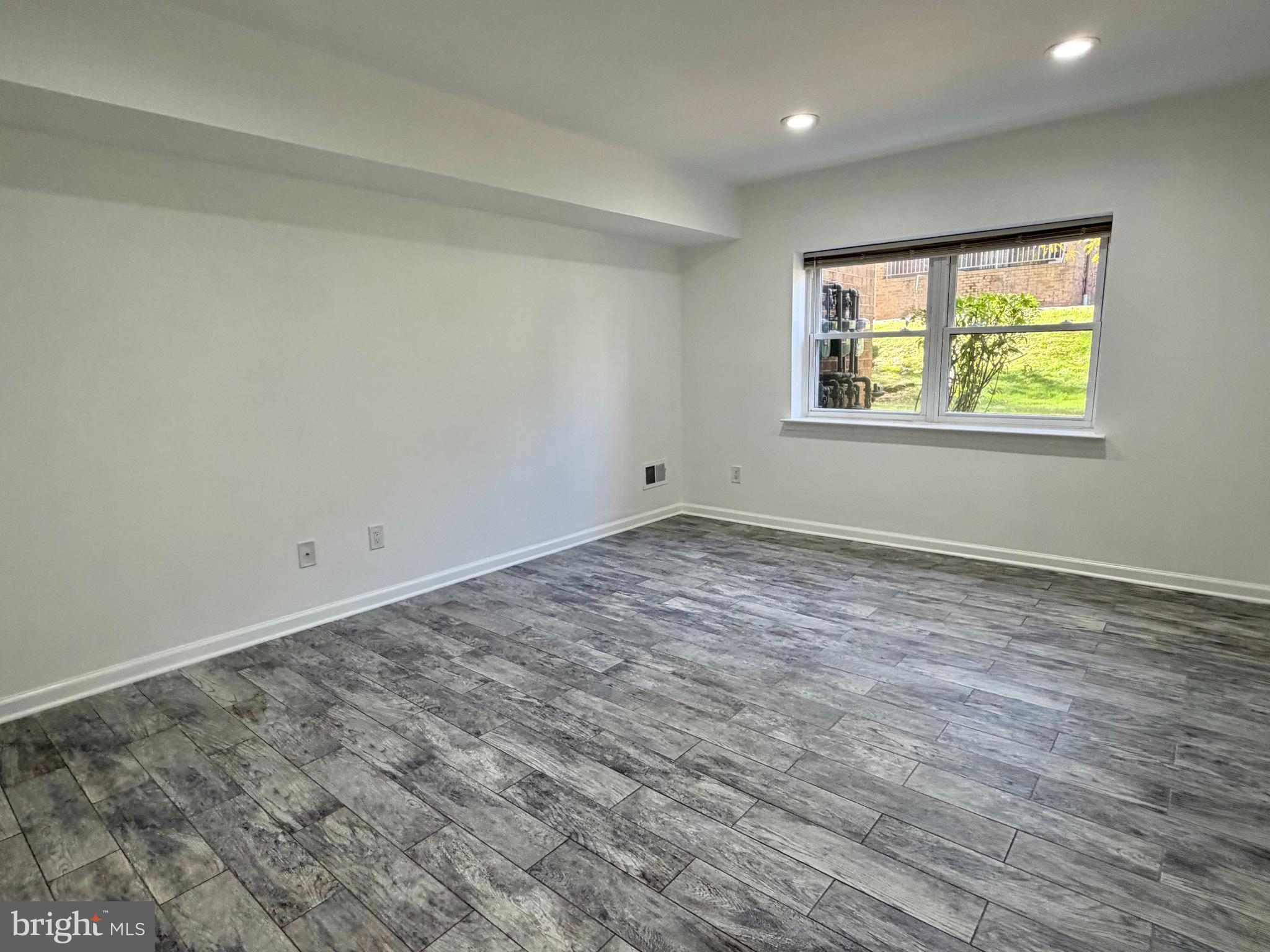 615 SHARON GARDEN COURT