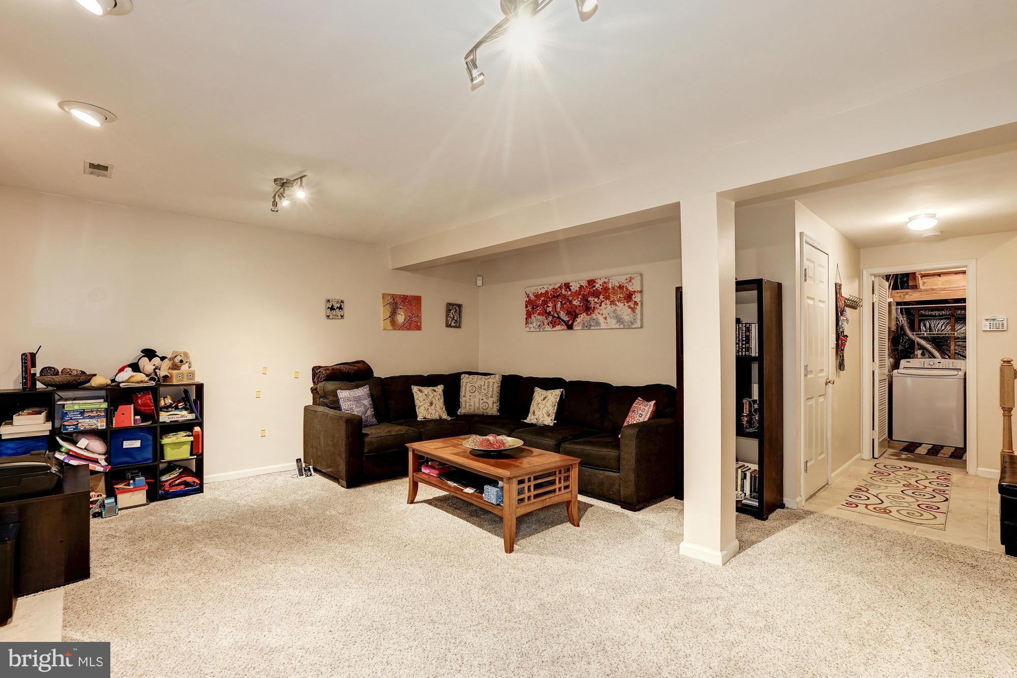 POTOMAC LAKES - Residential