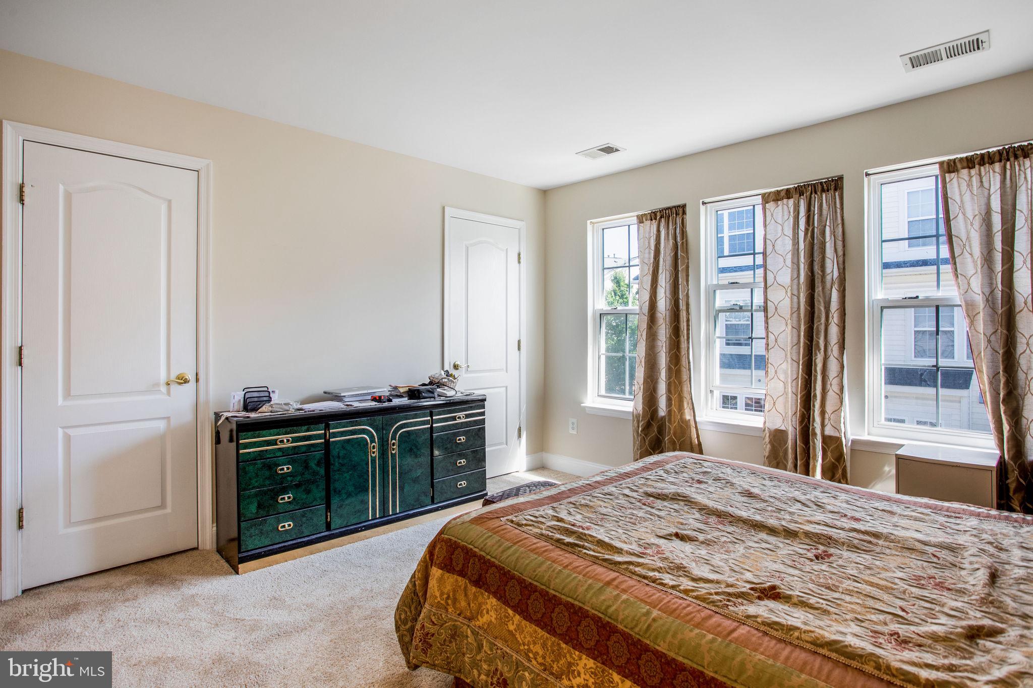 ETON SQUARE - Residential