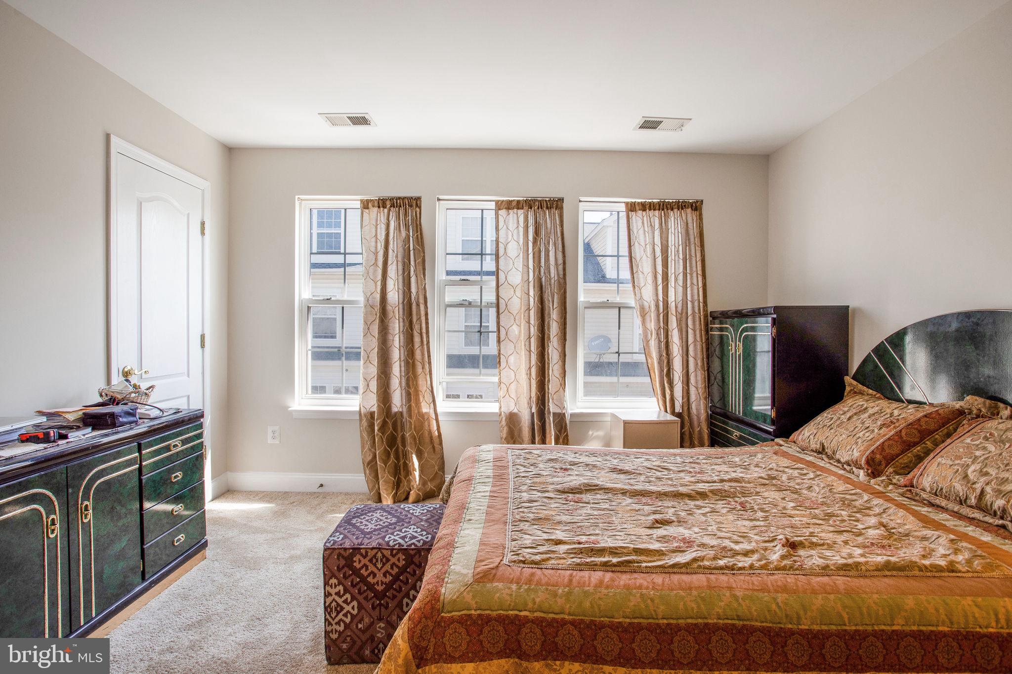 ETON SQUARE - Residential