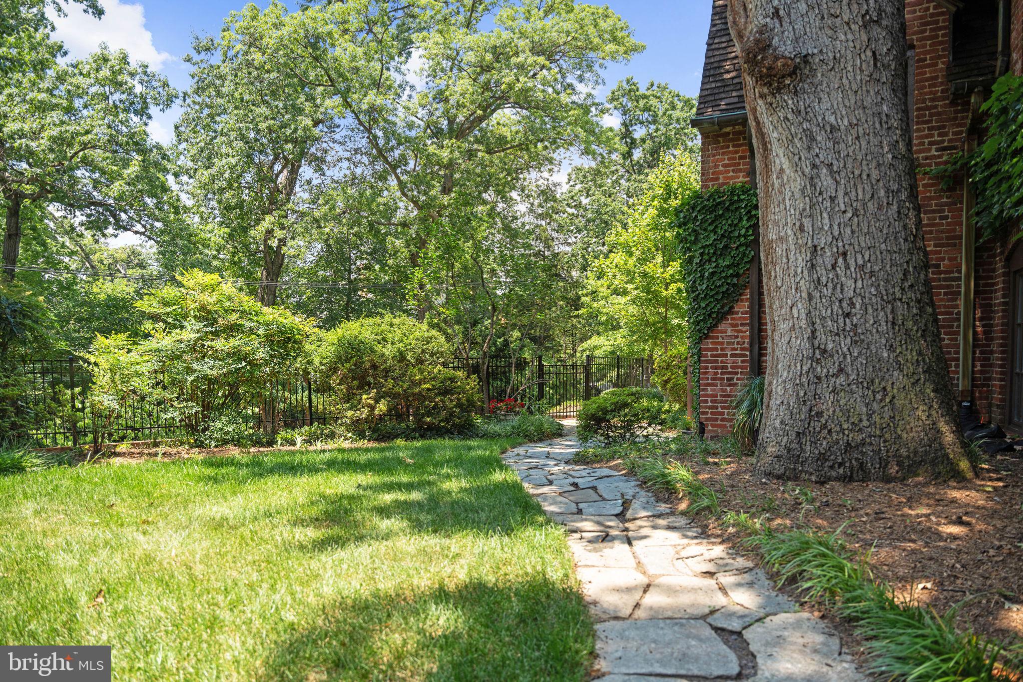 CLEVELAND PARK - Residential