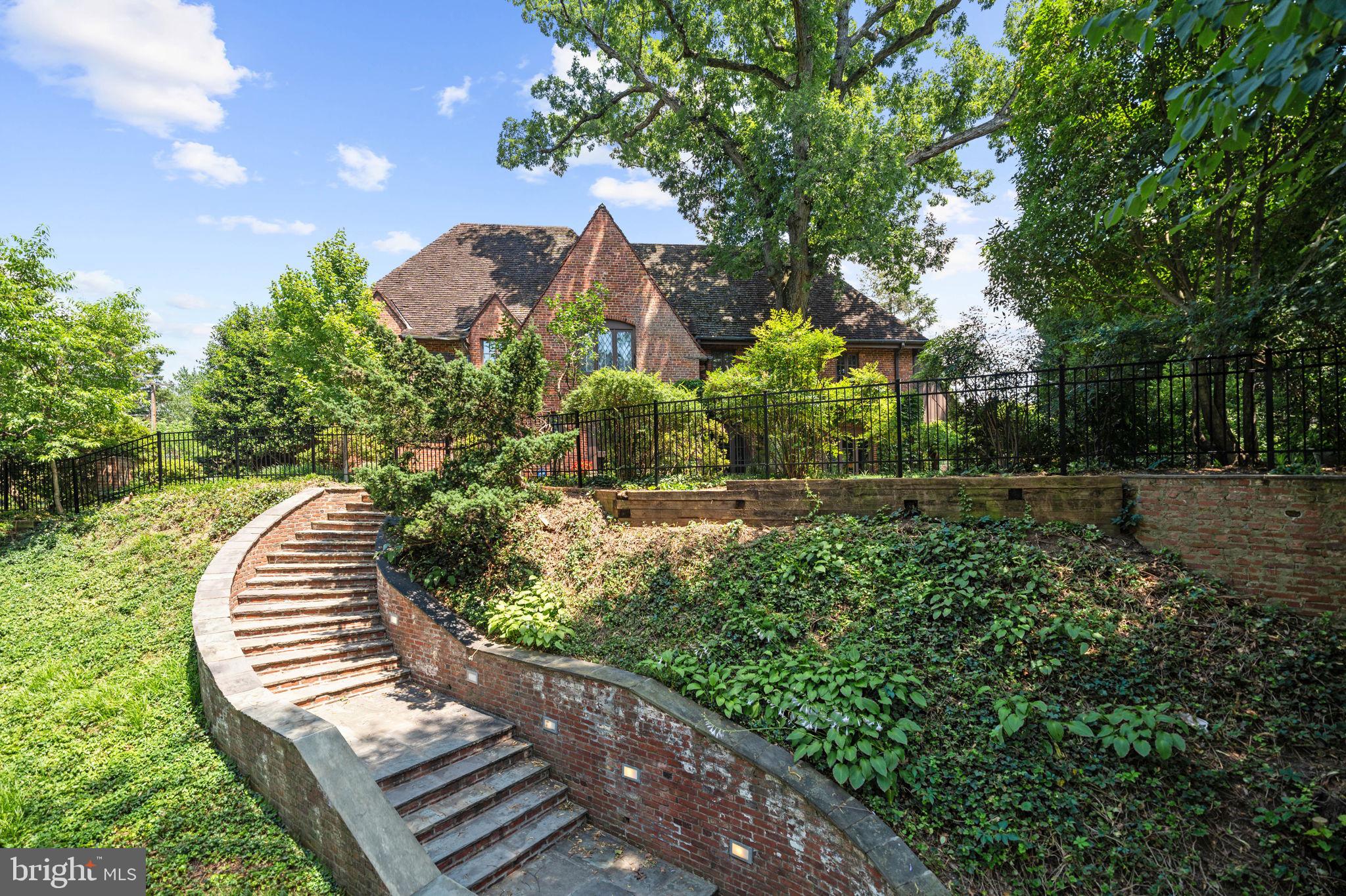 CLEVELAND PARK - Residential