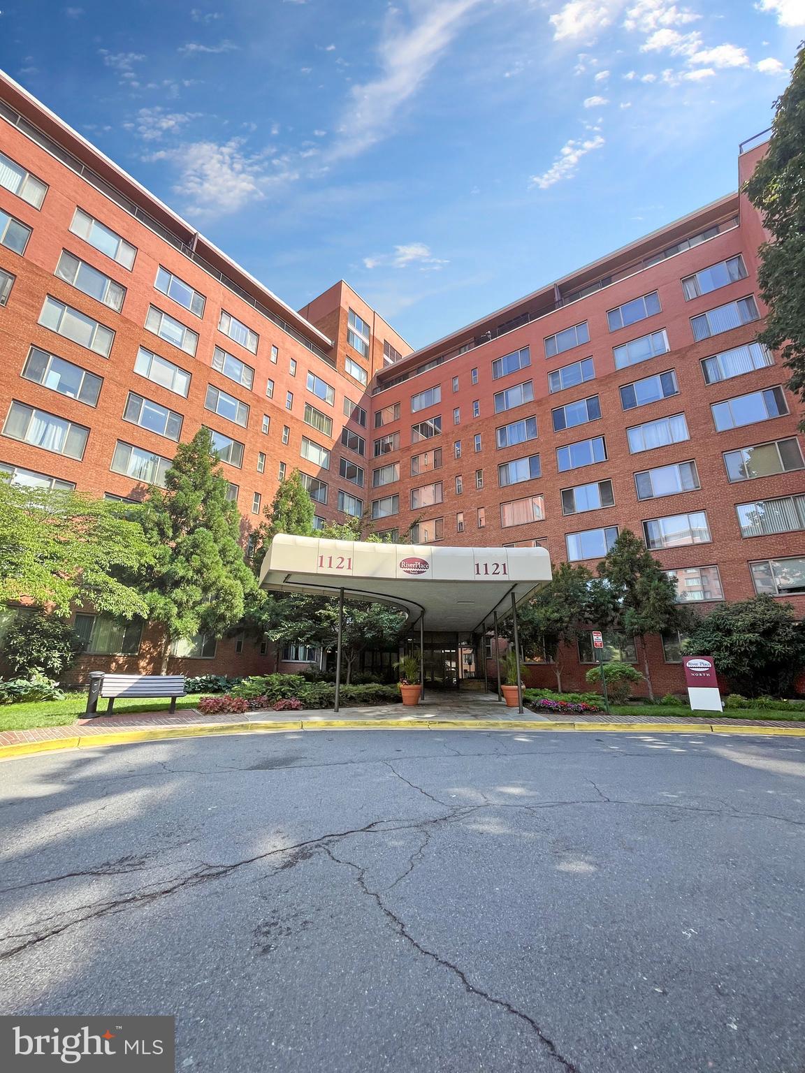 Bright and fully renovated, this studio apartment with one bathroom offers an ideal blend of comfort, convenience, and city living in the heart of Rosslyn. Perfect for a grad student, med student, or busy professional, the space features a wall of windows that bring in abundant natural light, built in shelving, two walk-in closets, a coat closet for exceptional storage, and a thoughtfully designed layout that maximizes every square foot. The kitchen is equipped with granite countertops and a full-sized refrigerator/freezer. The bathroom has been completely renovated and exudes a luxurious feel. Including a full-size tub and shower.
This unit offers access to a range of fantastic amenities. The building includes a pool, fitness center, playground, basement laundry, and an on-site convenience store. In addition, the friendly front desk staff are ready to assist. The location is unbeatable—just three blocks from the Rosslyn Metro station (serving the Blue, Silver, and Orange lines) and only ten minutes to Reagan National Airport by car or Metro. You’re also steps from Safeway, Target, CVS, District Taco, the post office, and countless restaurants and cafés. Commuters and students will love the easy access to the Georgetown University, GUTS shuttle, DC Circulator, CityBike stations, and plentiful scooters. For those who enjoy the outdoors, you’re a short walk from jogging and biking trails, as well as Key Bridge, which leads straight into Georgetown.
Available now for $1,550 per month on a 12-month lease, this apartment includes all utilities—water, electricity, gas, and trash—in the rent. The security deposit is equal to one month’s rent, and tenants must register with the building to receive free access to the pool and fitness center. No smoking or pets allowed. $50 move-in fee and $200 deposit for elevator. Parking is unassigned and free range. Don’t miss this rare opportunity to live in one of Arlington’s most convenient and walkable neighborhoods.