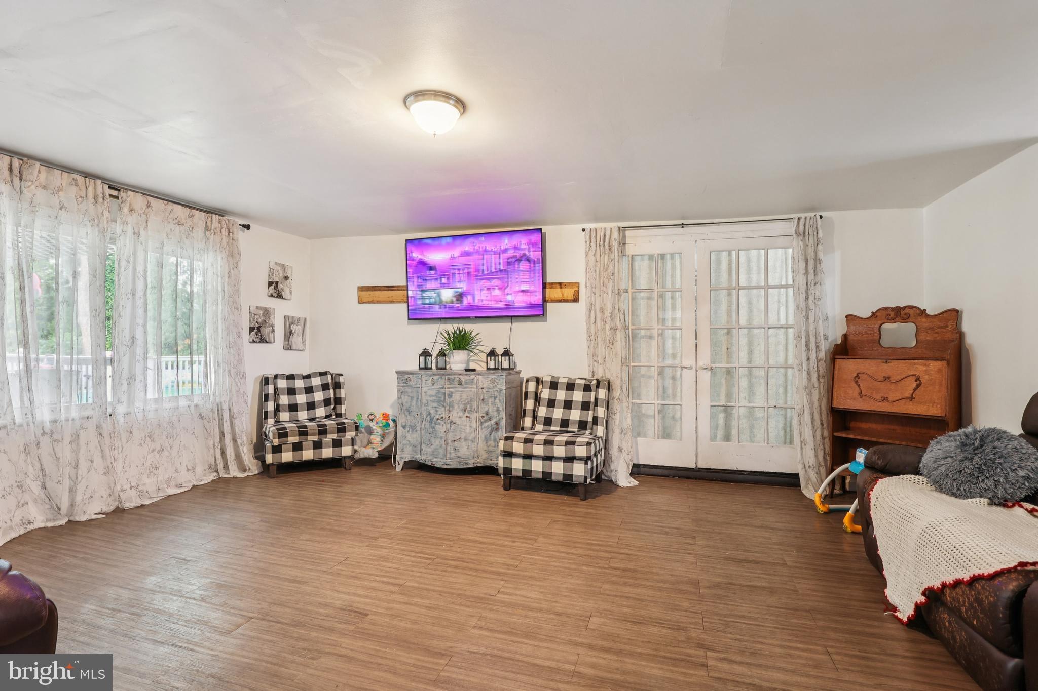 CENTER SQ GREEN - Residential