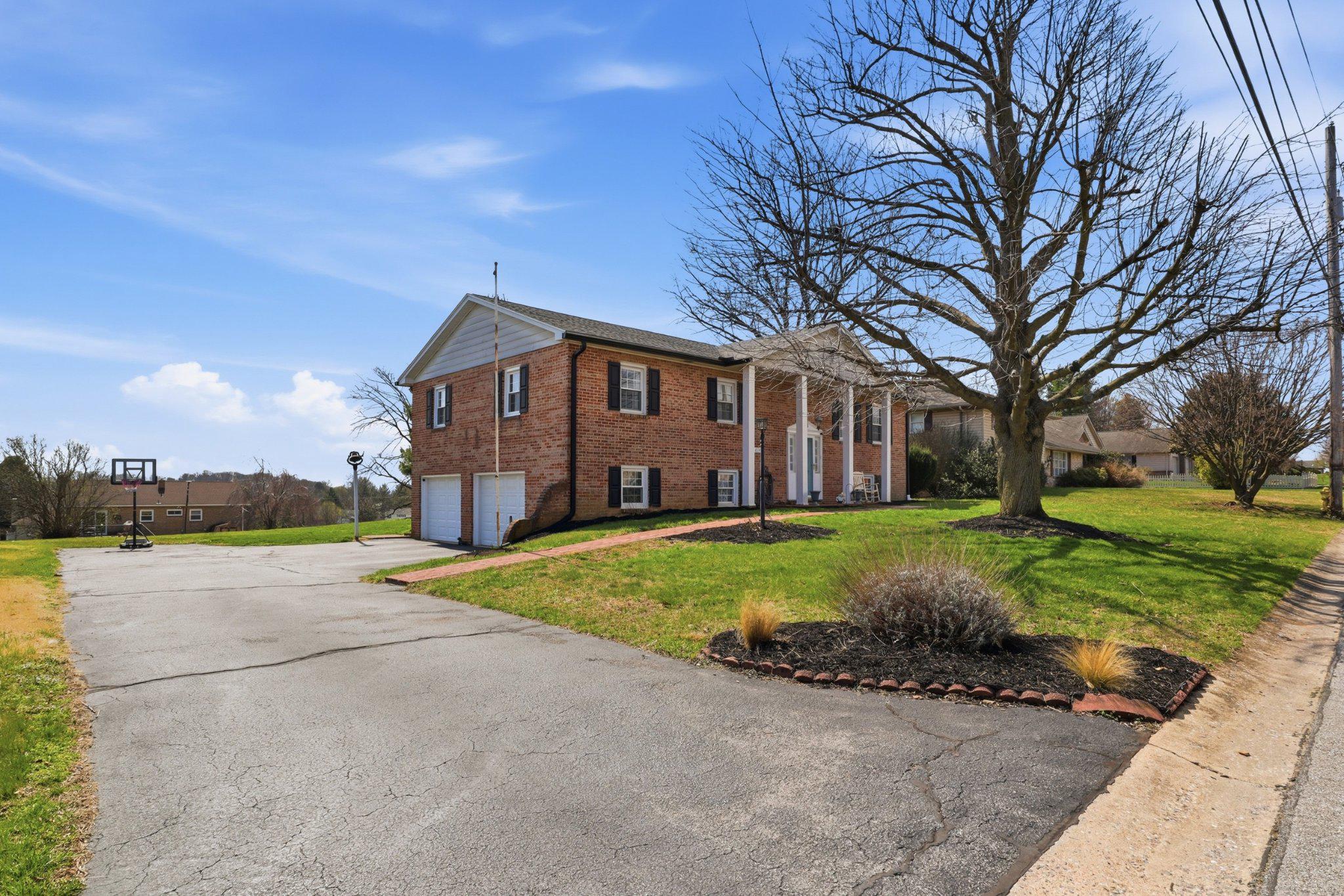 2874 SUNSET DRIVE