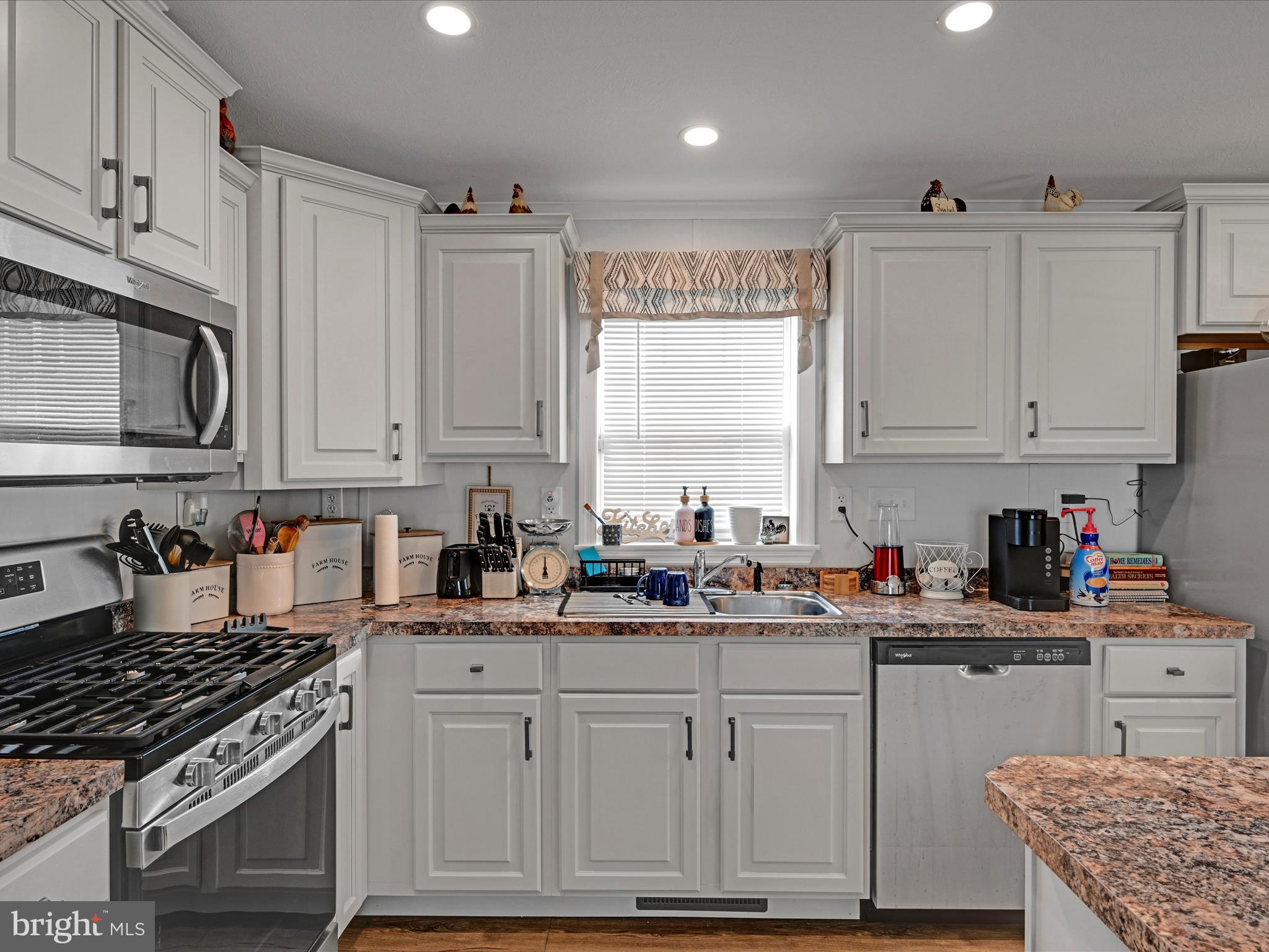 STONE HILL VILLAGE PARK - Residential