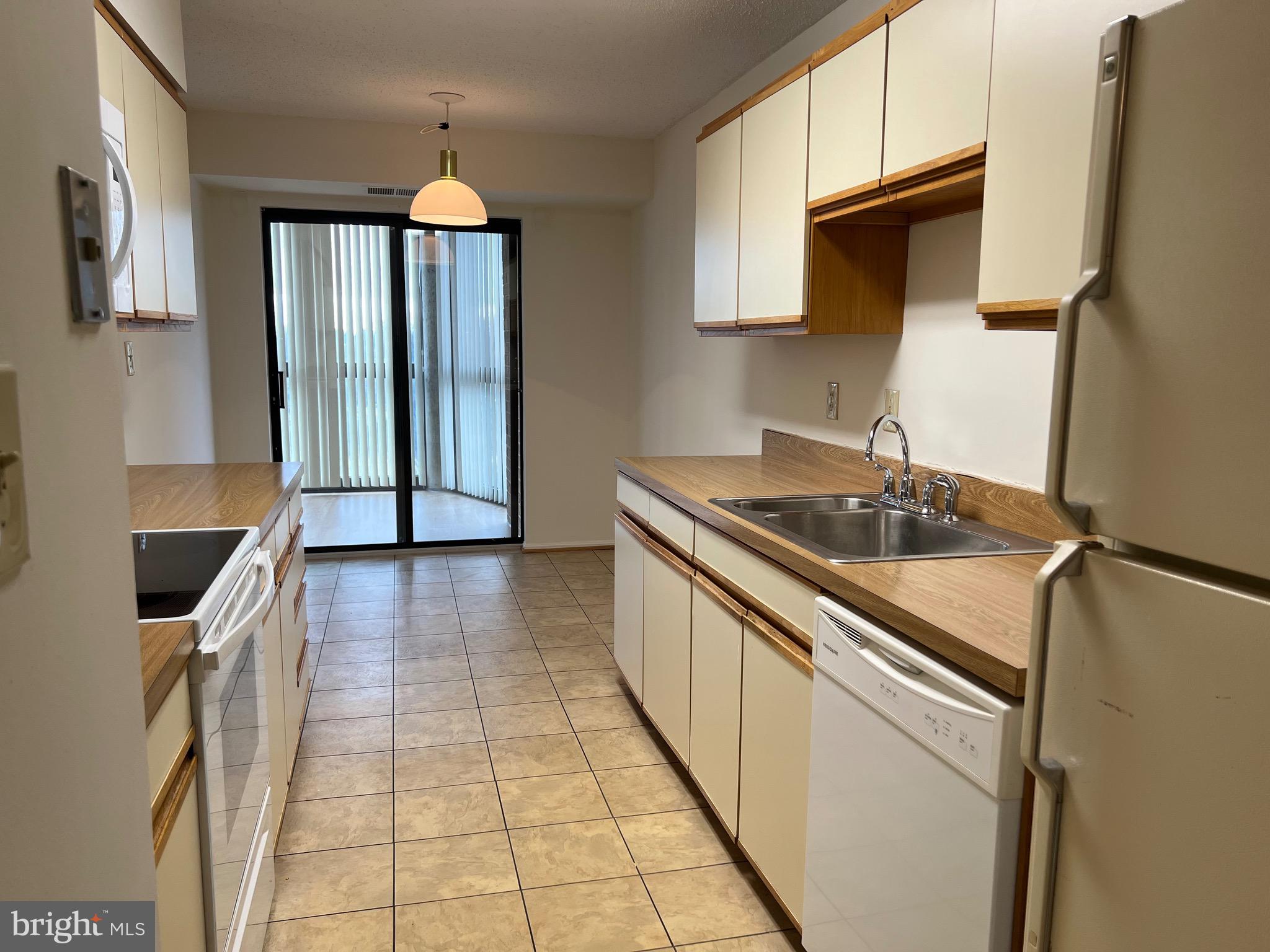 15100 INTERLACHEN DRIVE 4-709