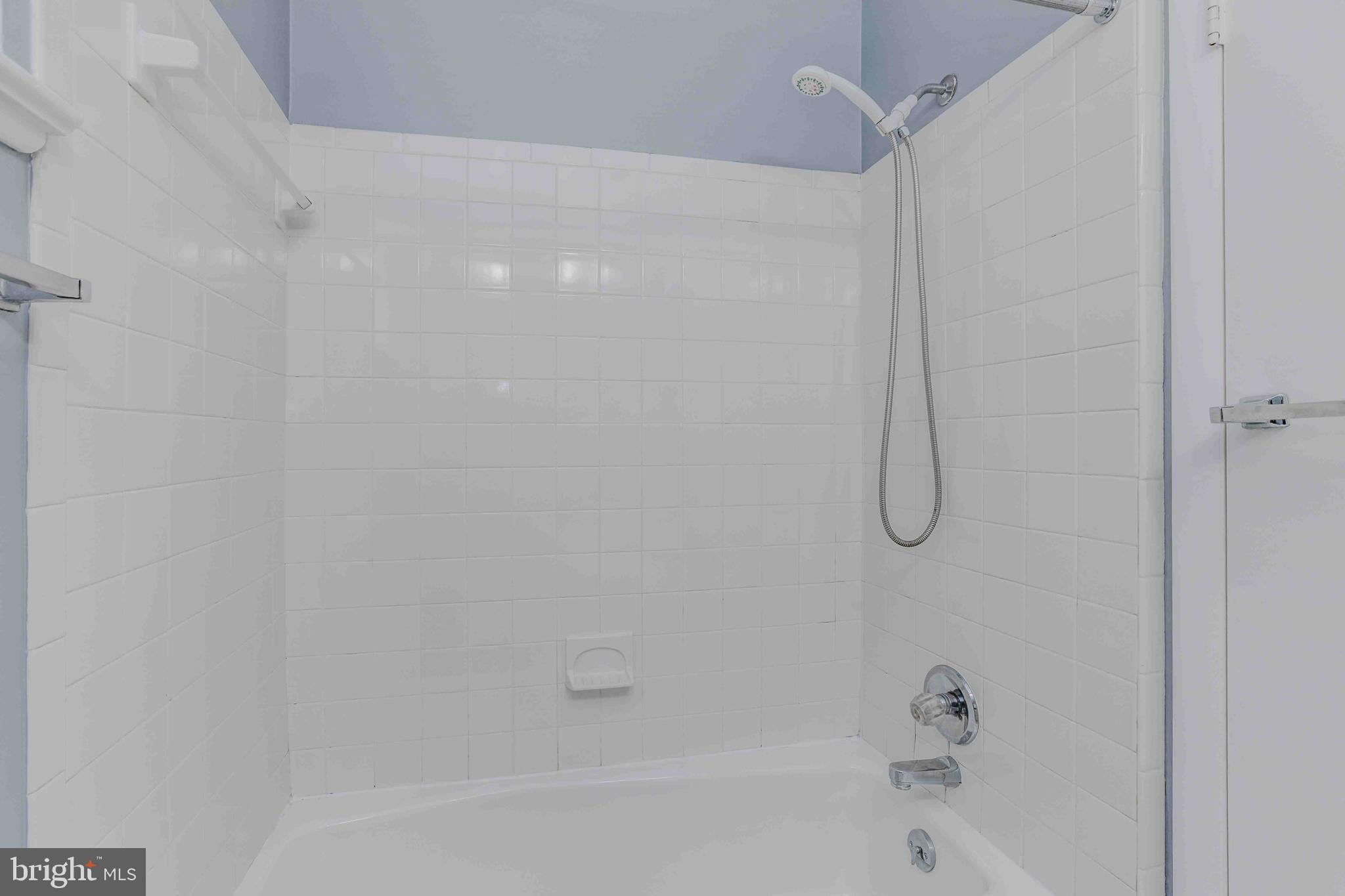 DUNLOP HILLS - Residential Lease