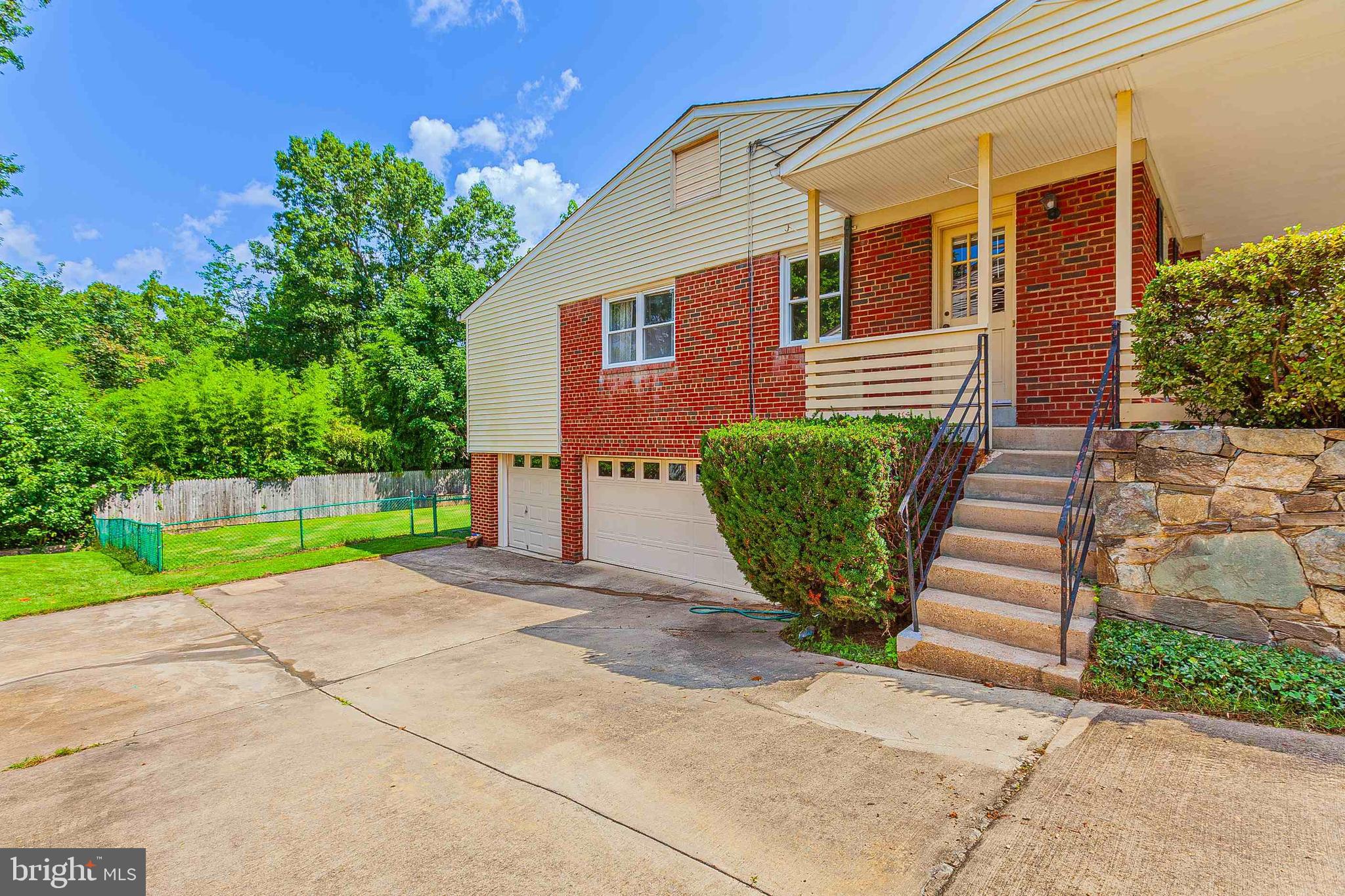 DUNLOP HILLS - Residential Lease