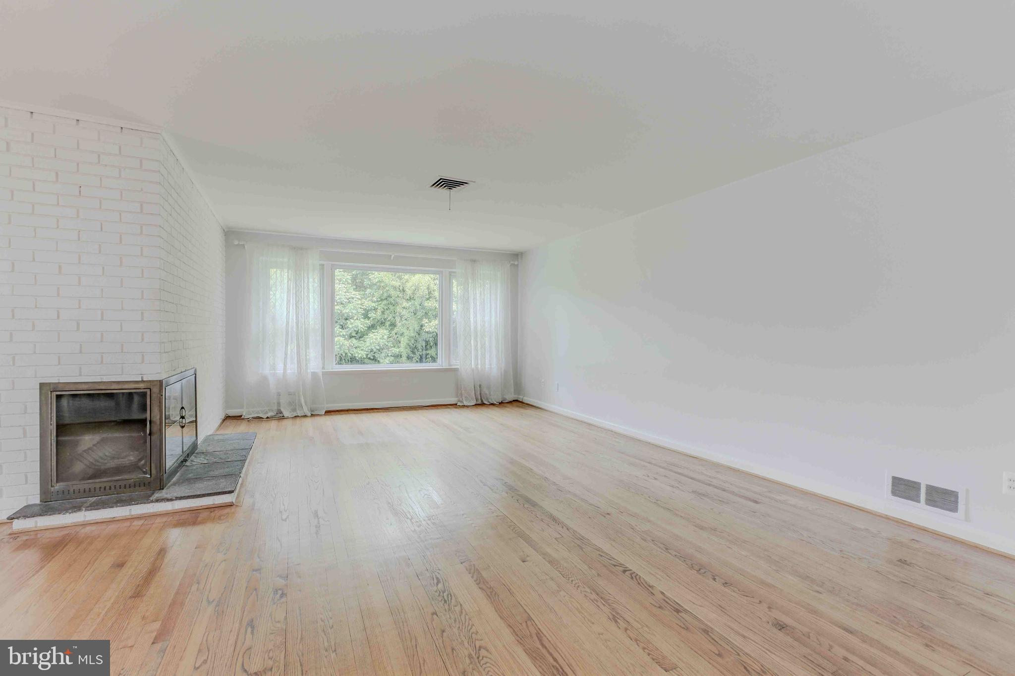 DUNLOP HILLS - Residential Lease