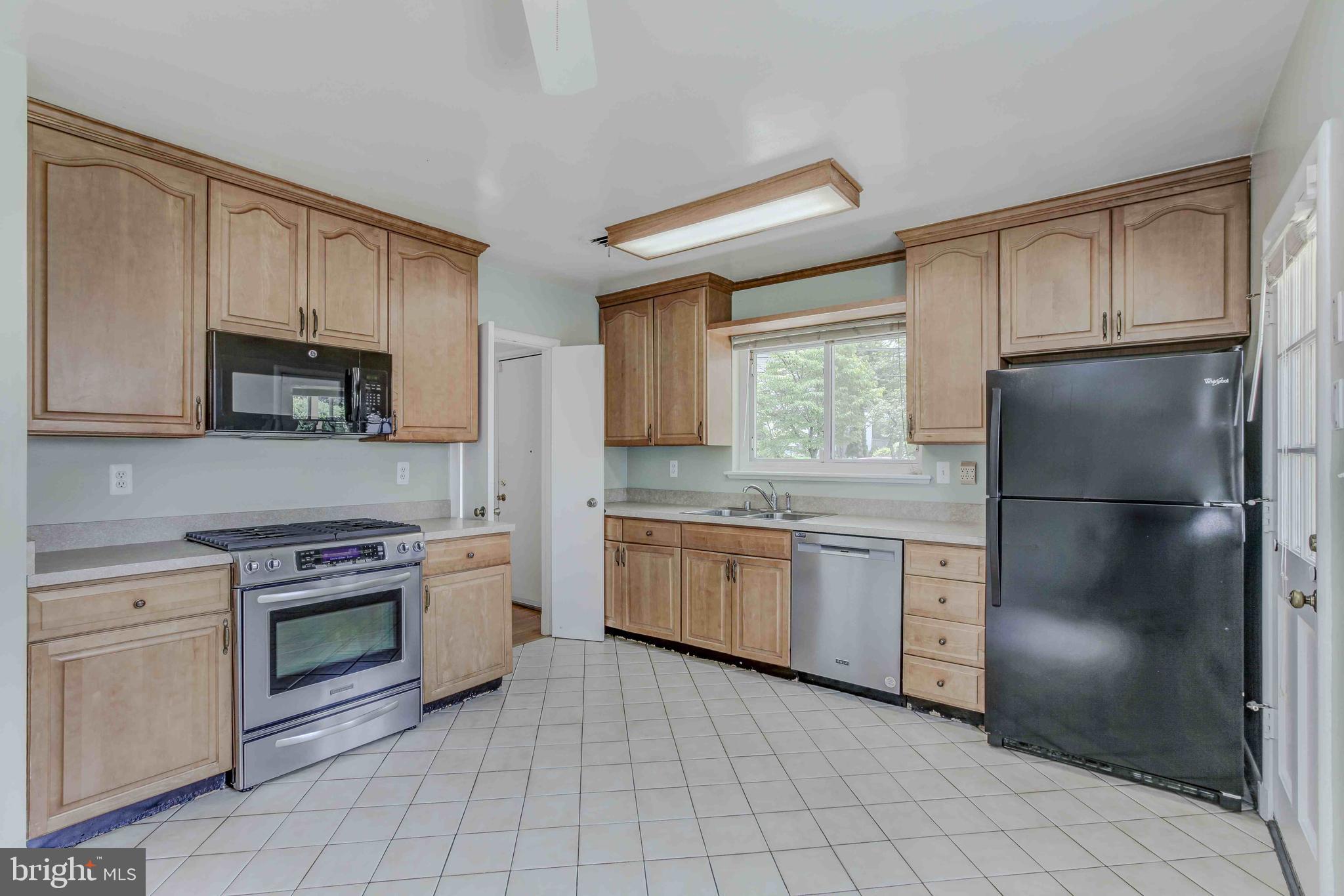 DUNLOP HILLS - Residential Lease