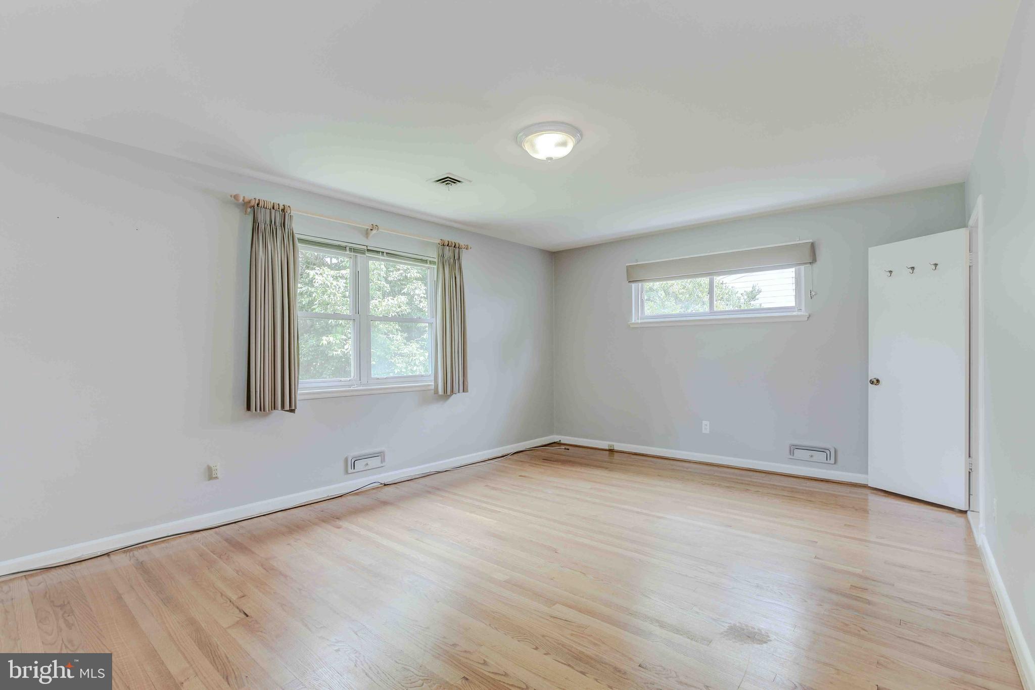 DUNLOP HILLS - Residential Lease