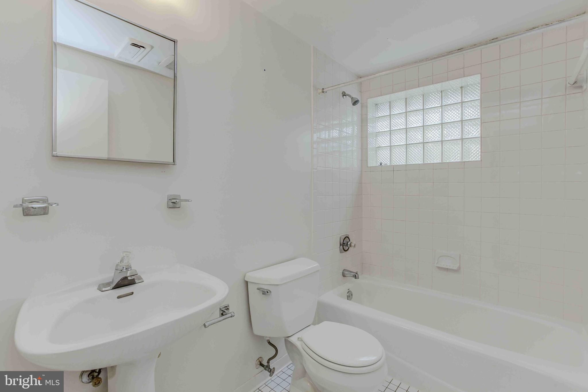 DUNLOP HILLS - Residential Lease