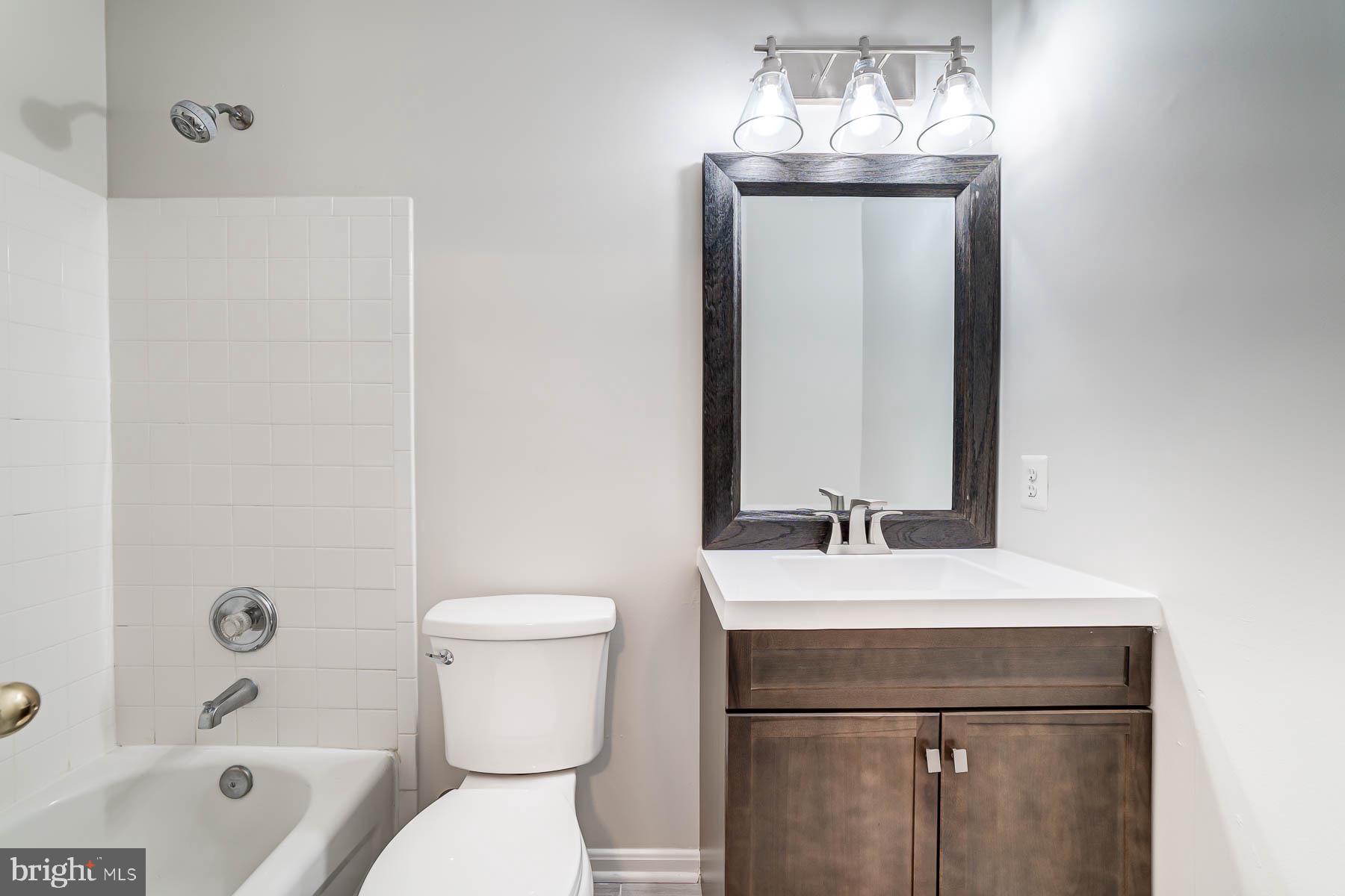 LAKECREST - Residential