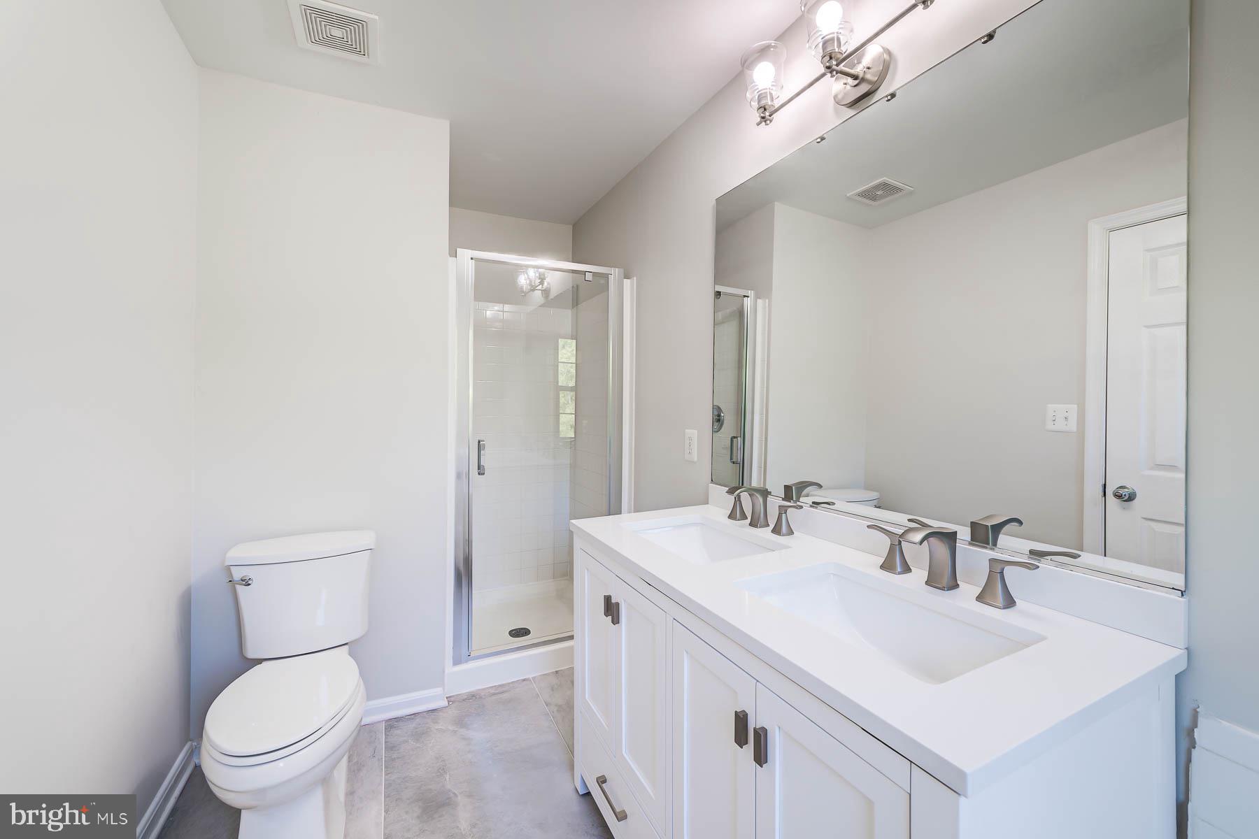 LAKECREST - Residential