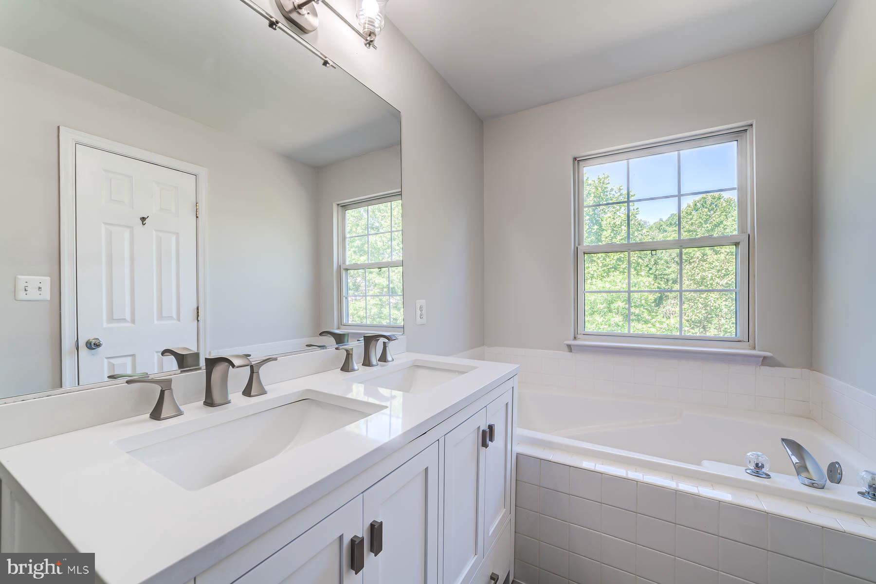 LAKECREST - Residential