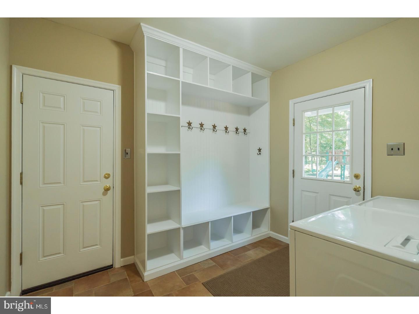 OLD MILL ESTS - Residential