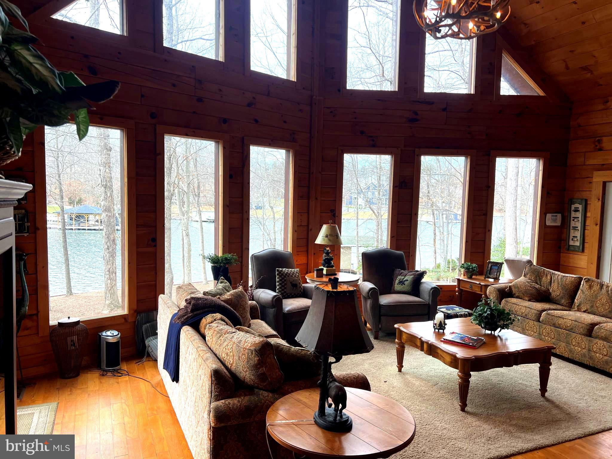 TYLER POINT - Residential