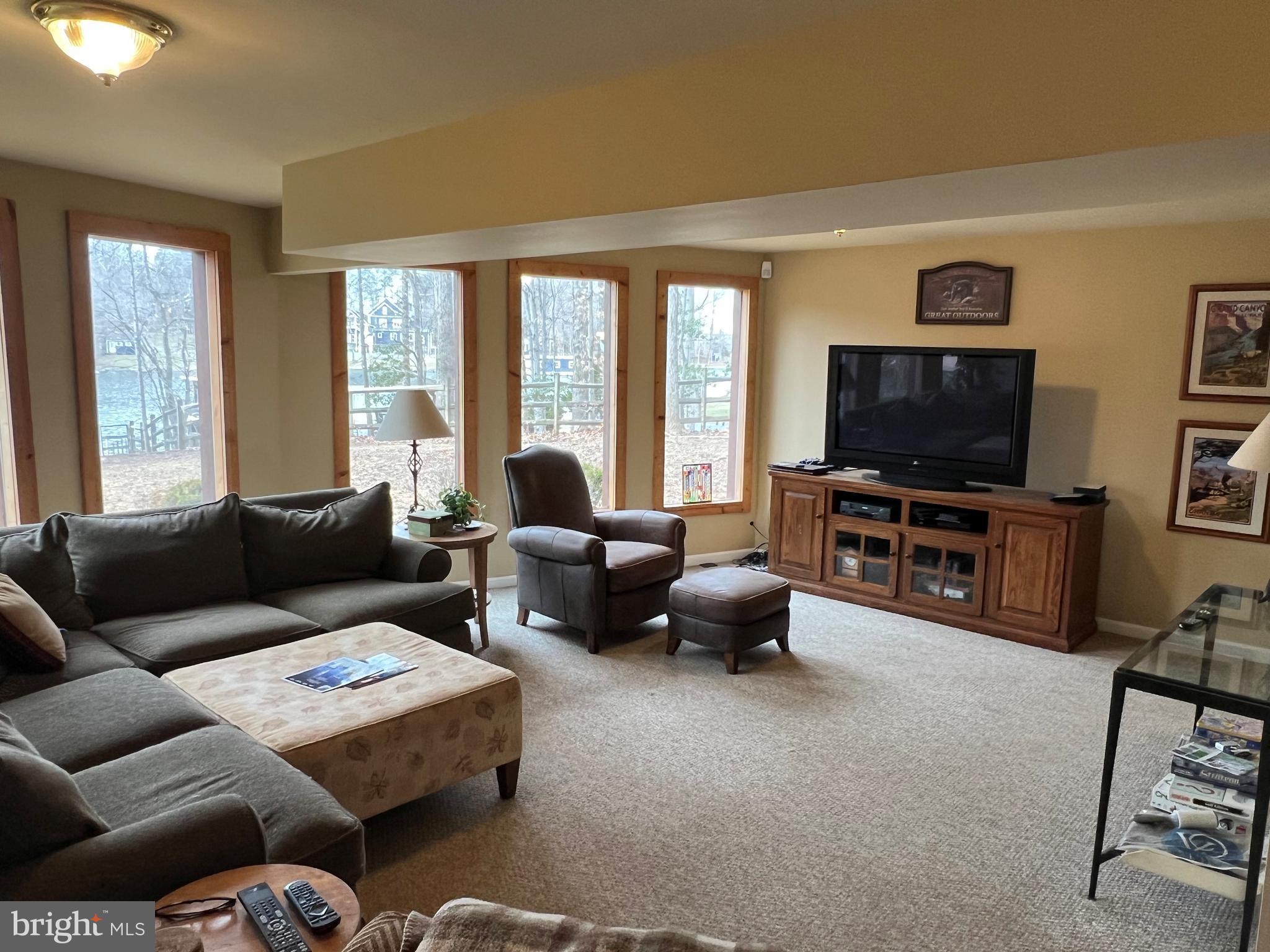 TYLER POINT - Residential