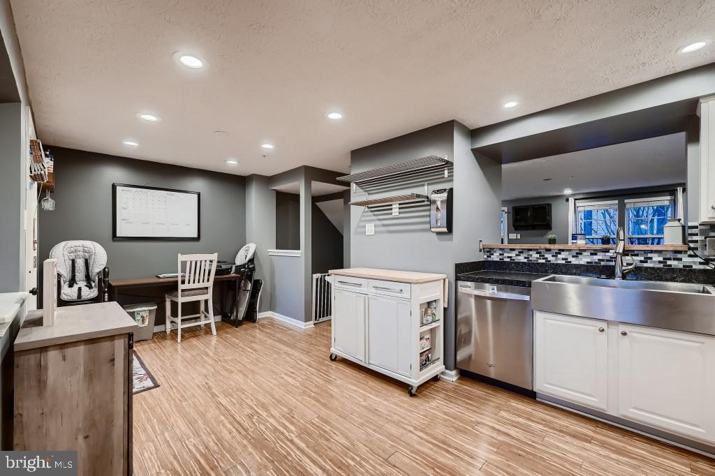 BRENTWOOD CONDO - Residential