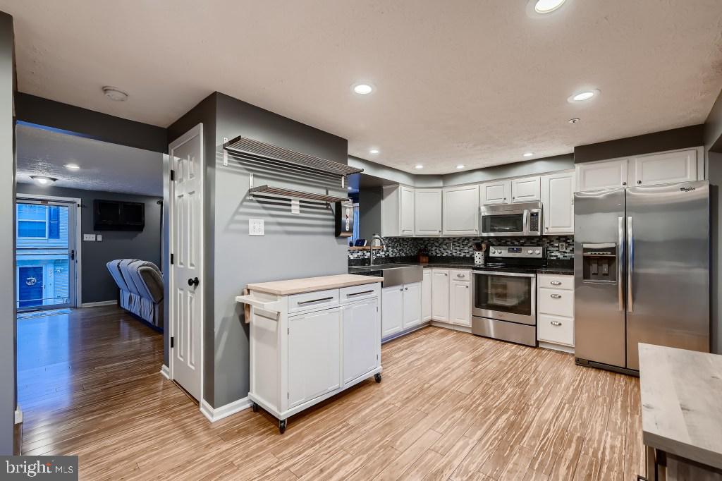 BRENTWOOD CONDO - Residential