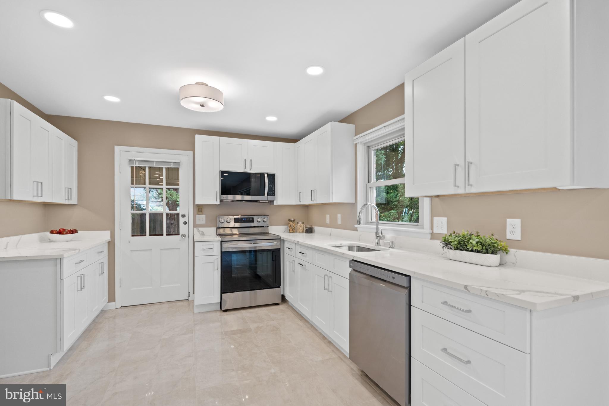 FAIRVIEW ESTATES - Residential