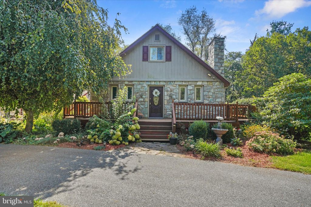 Photo of 184 MEADOW LN, CONESTOGA, PA 17516 (MLS # PALA2025548)