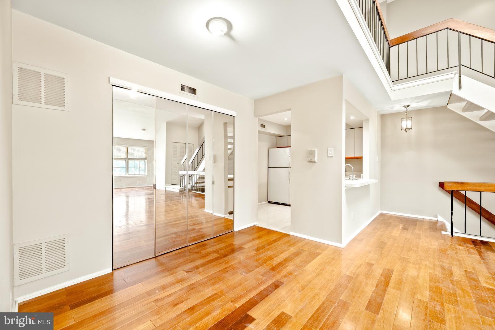 VALLEY GLEN - Residential