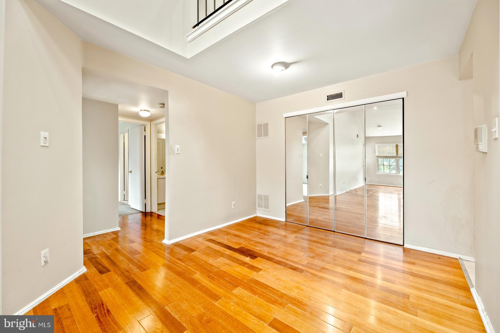 VALLEY GLEN - Residential