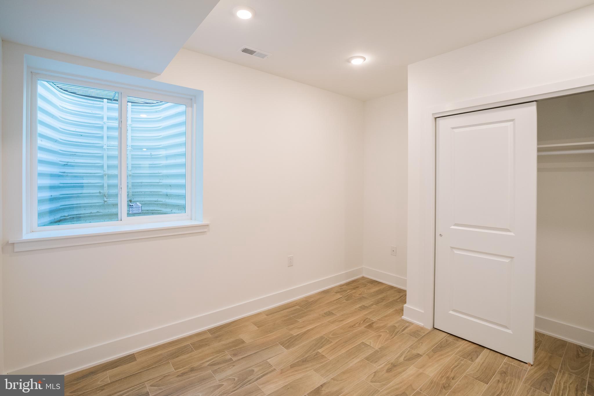 OLDE KENSINGTON - Residential Lease