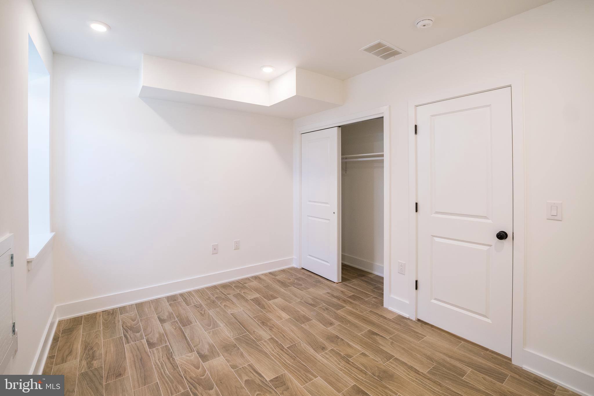 OLDE KENSINGTON - Residential Lease