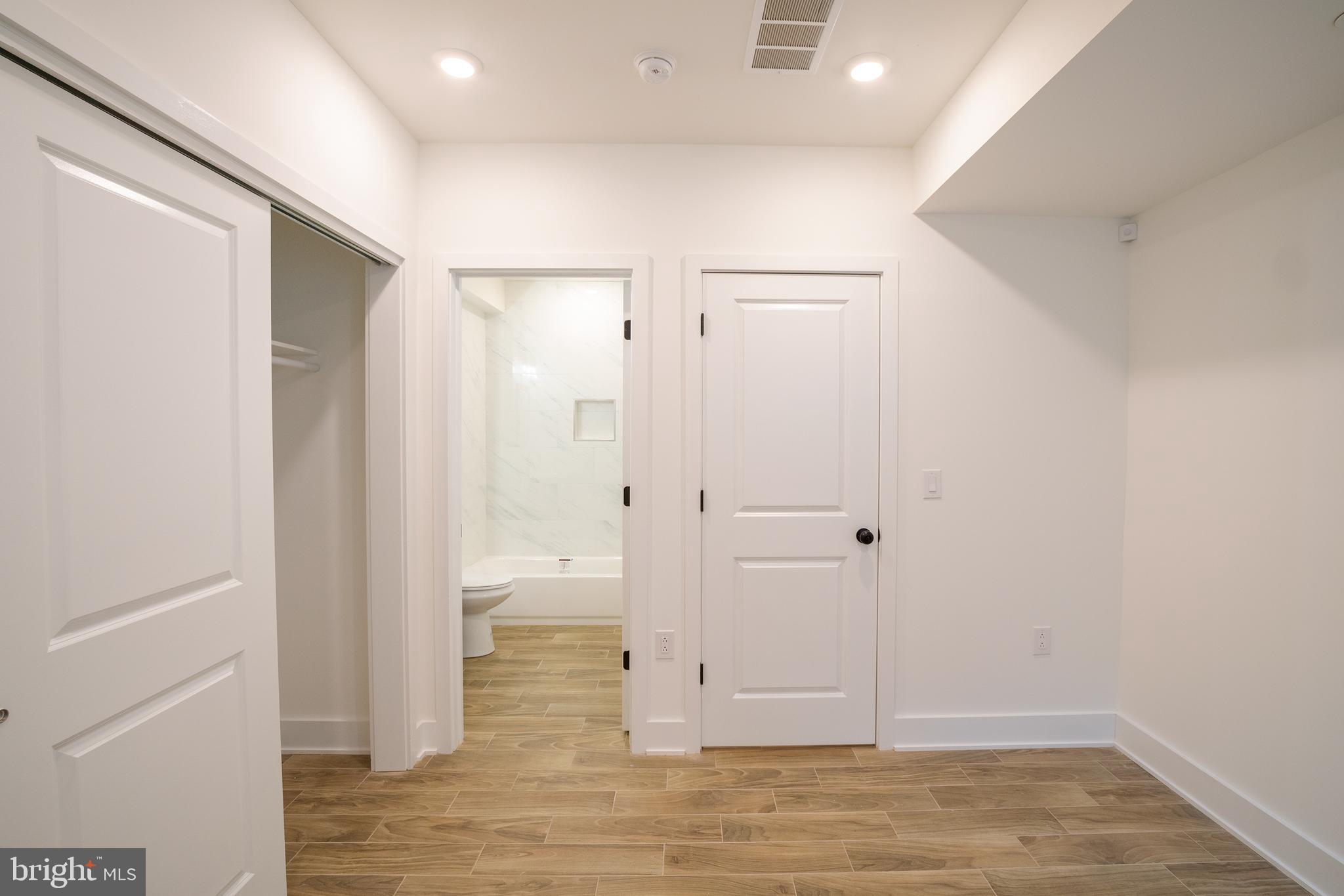 OLDE KENSINGTON - Residential Lease