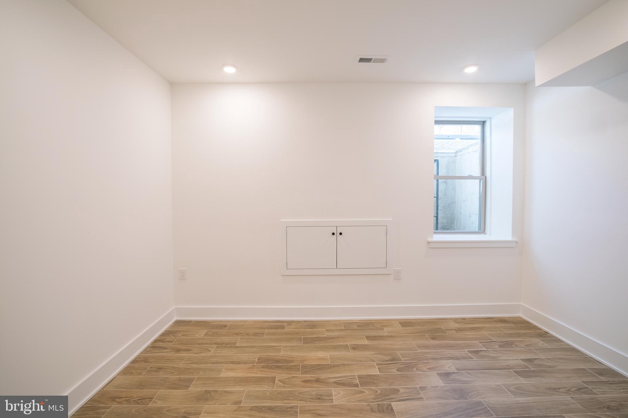 OLDE KENSINGTON - Residential Lease