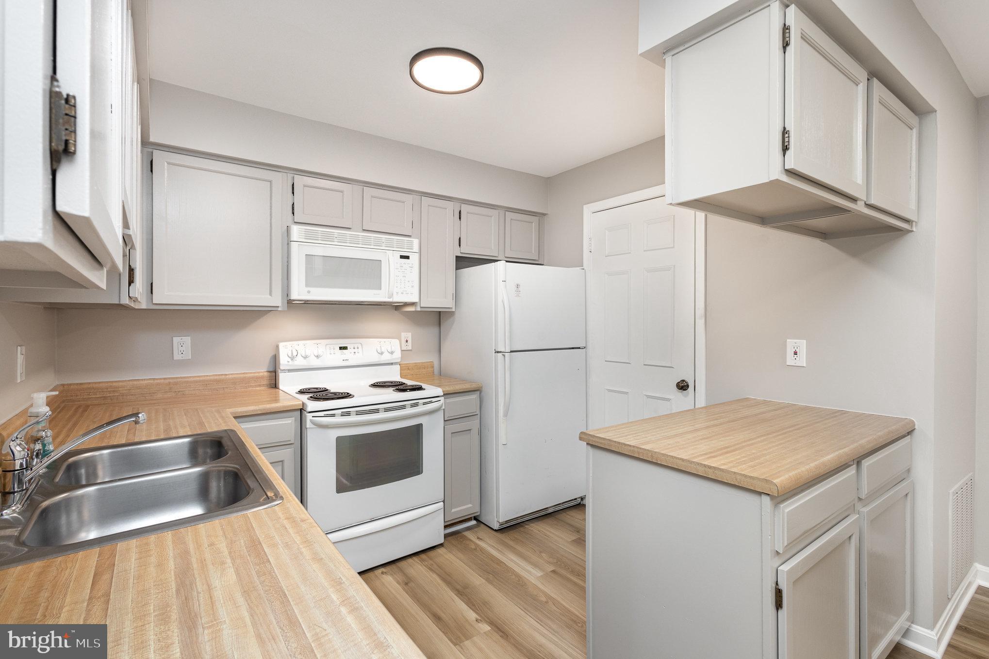 ESSEX HOUSE - Residential