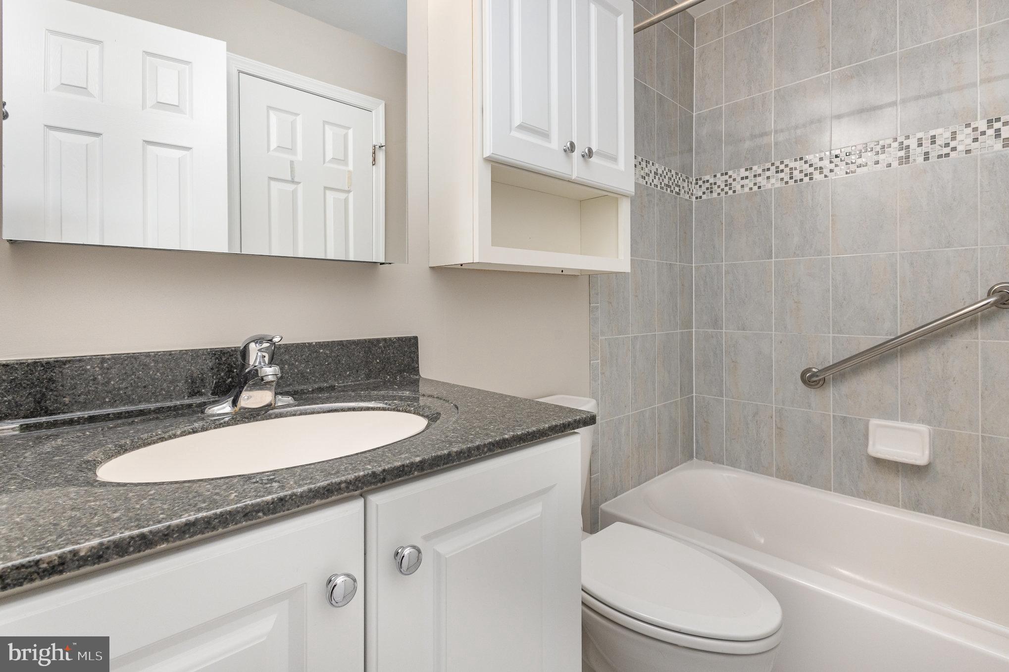 ESSEX HOUSE - Residential