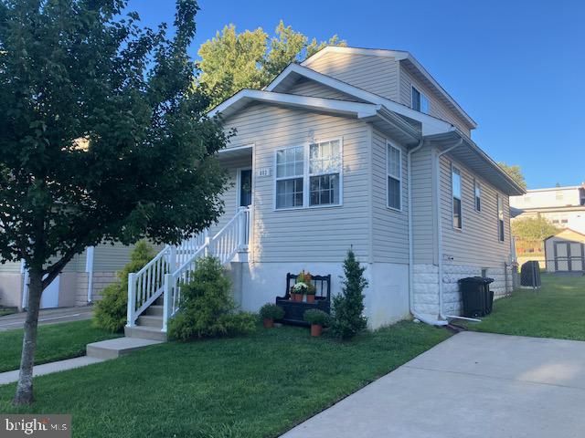 882 CRESCENT AVENUE
