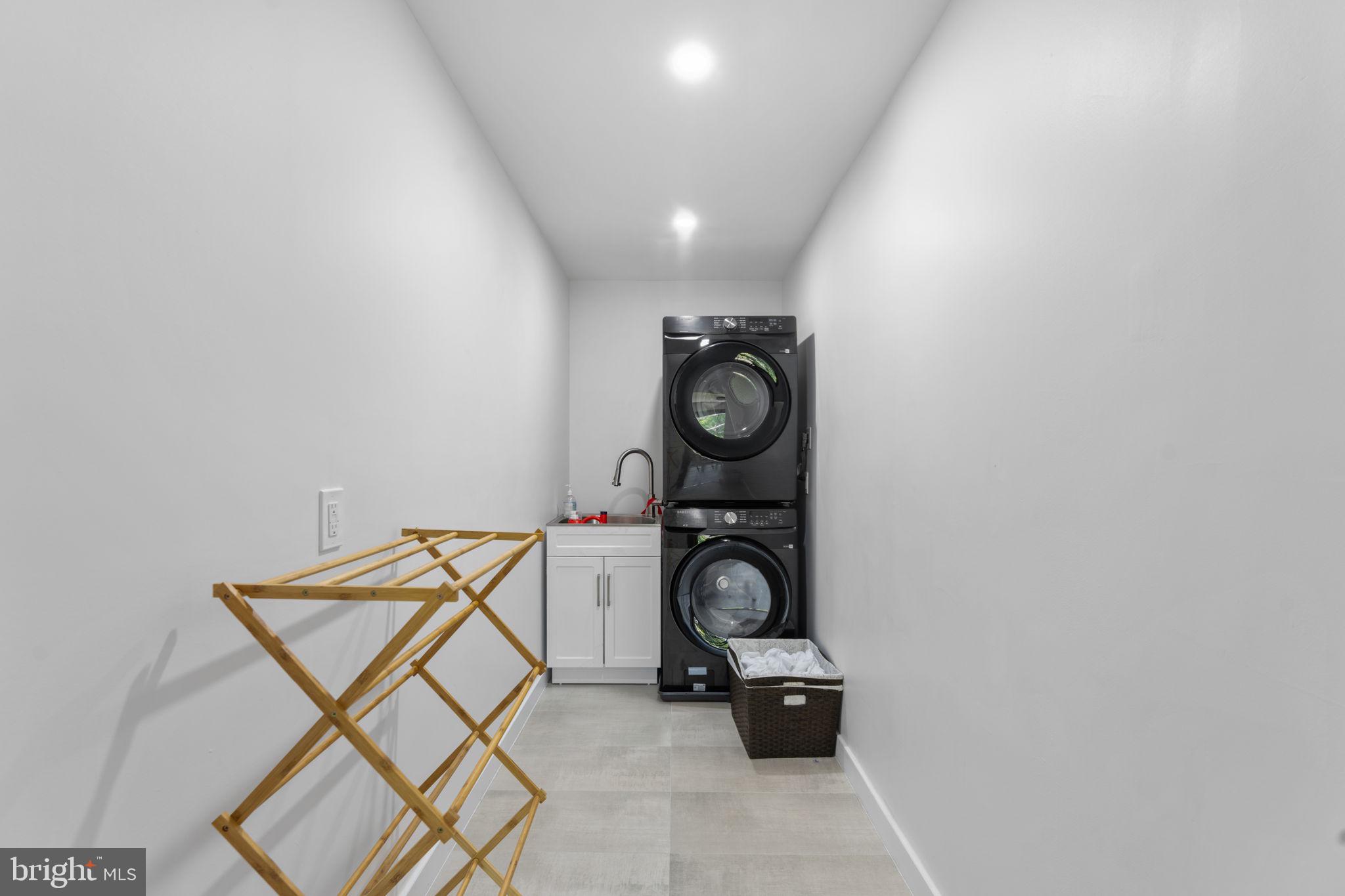 HILLBROOK - Residential Lease