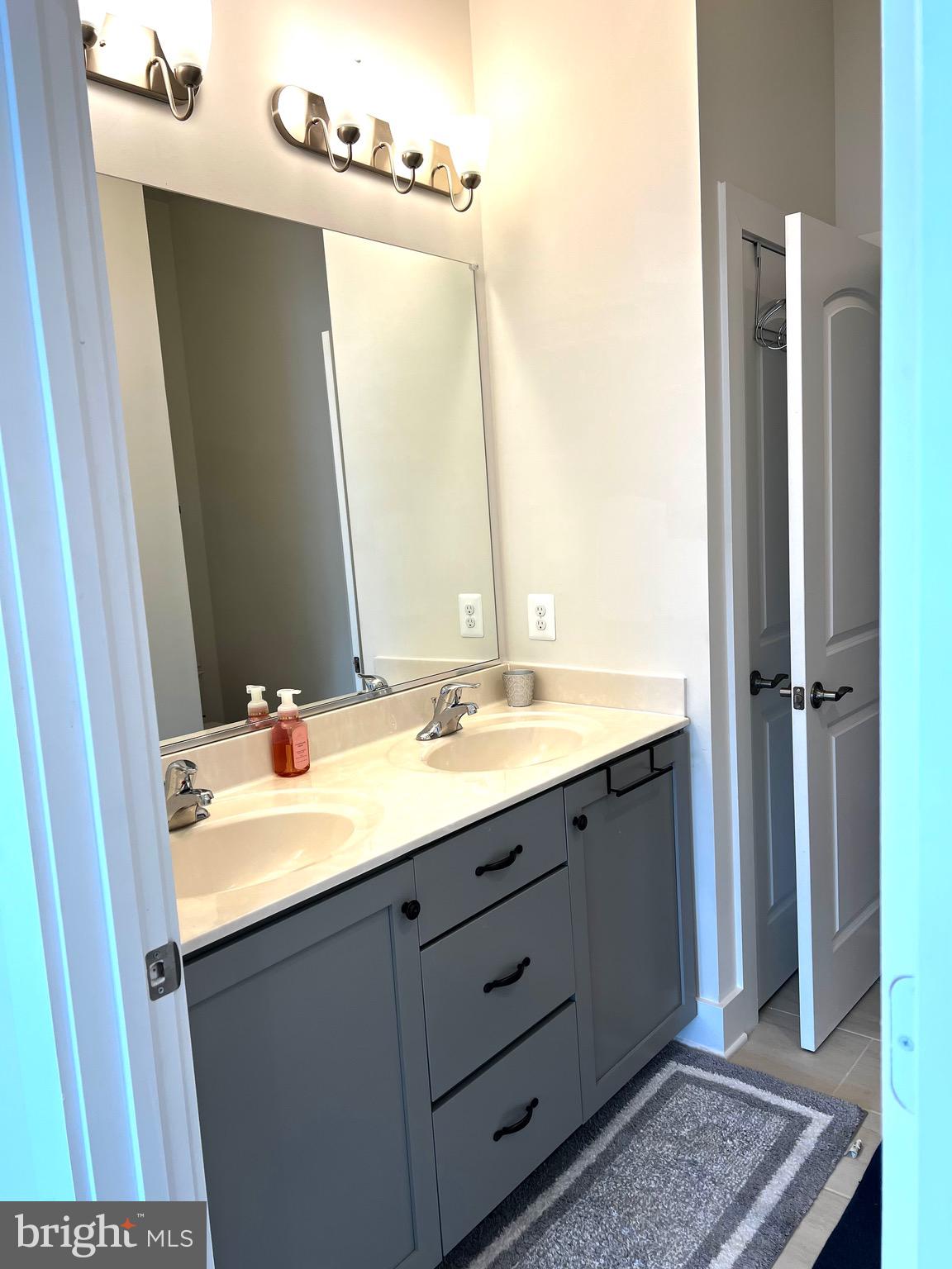 SNADER'S SUMMIT - Residential Lease