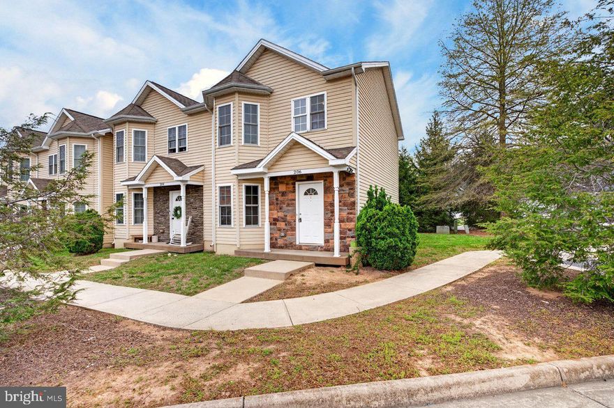 Beautiful move-in-ready end-unit townhome with fresh carpet and paint throughout!  Inside, you’ll find three bedrooms, 1.5 baths and 1,170 square feet of comfortable living space. The small yard is easy to care for while still offering room to relax or entertain. A one-sided privacy fence adds a sense of seclusion, making it ideal area for gatherings or relaxing.