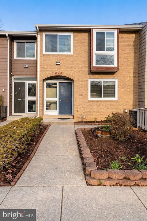 886 NEW MARK ESPLANADE ROCKVILLE MD 20850